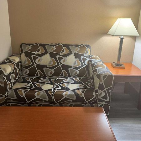 Super 8 By Wyndham Huntsville Exterior foto