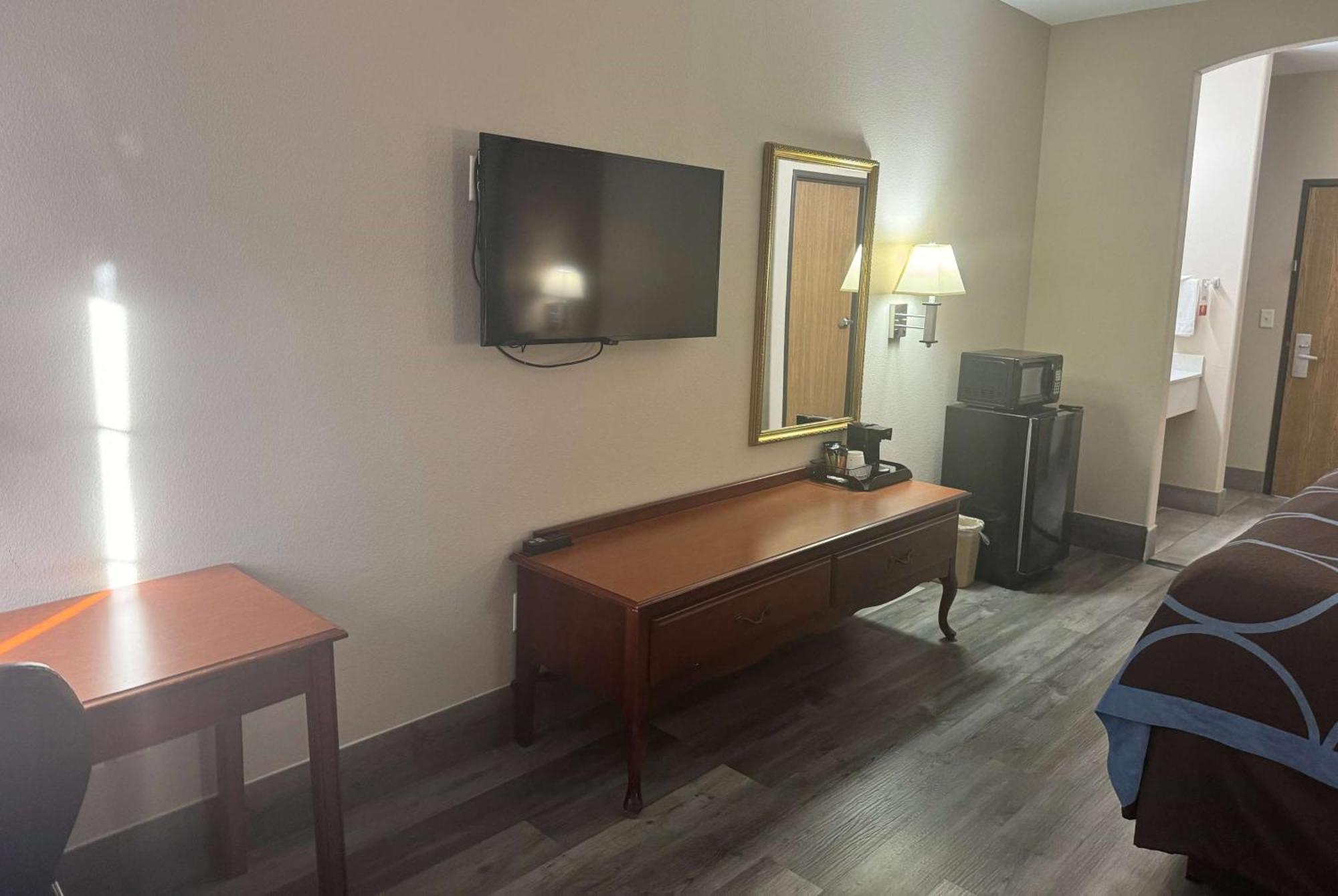 Super 8 By Wyndham Huntsville Exterior foto
