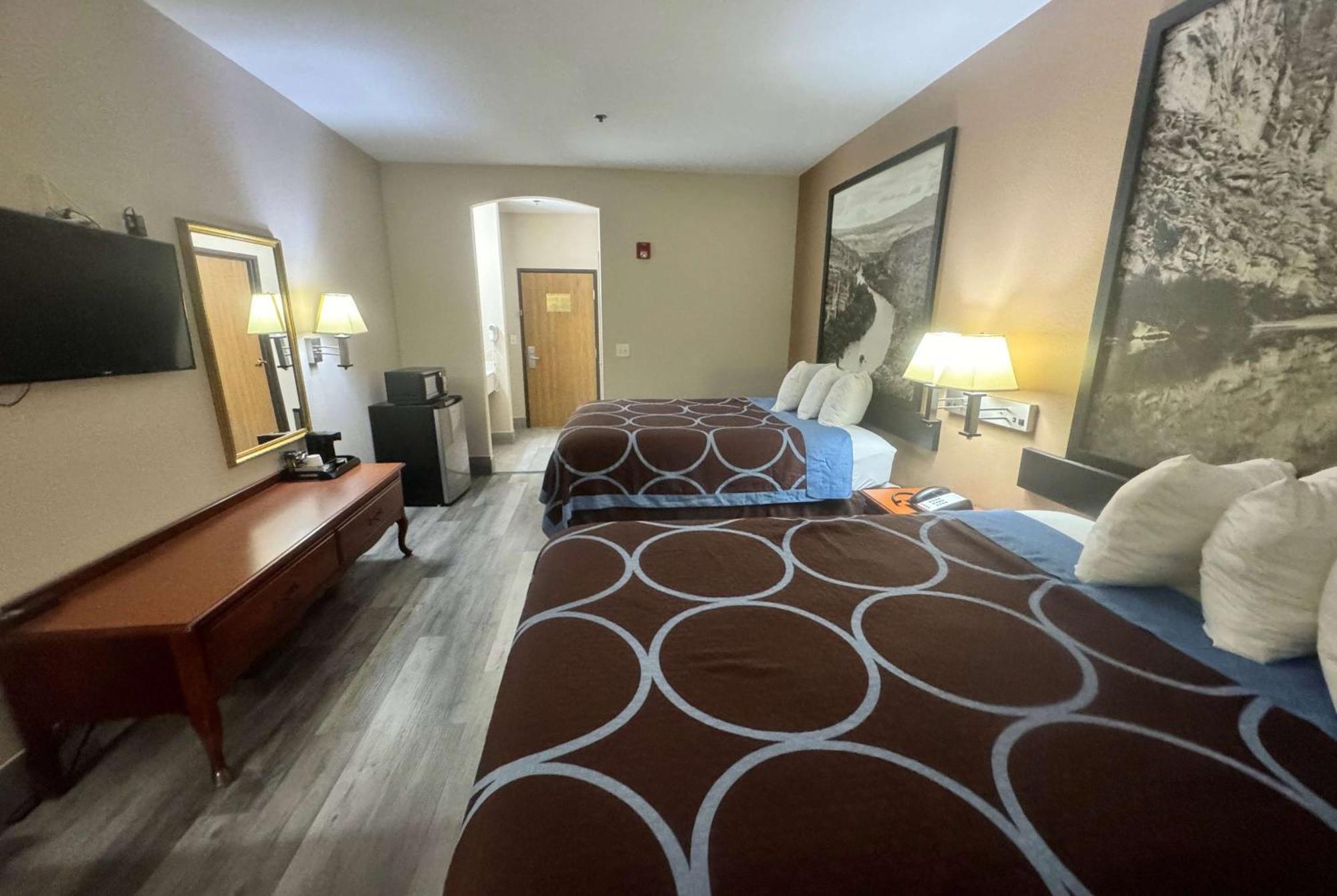 Super 8 By Wyndham Huntsville Exterior foto